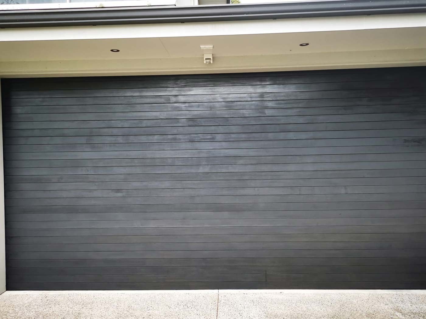 garage door painting project by Esto Painters